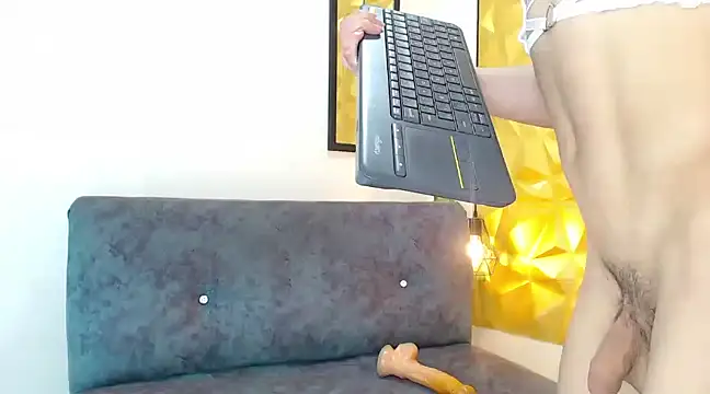 Snapshot of Small_Hot19 chatting on 8, 3, 2025 Small Hot19 online show from 8, 3, 2025