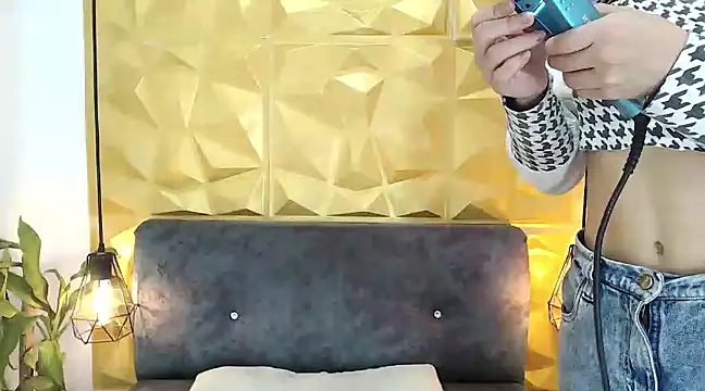 Snapshot of Small_Hot19 chatting on 20, 3, 2025 Small Hot19 online show from 20, 3, 2025