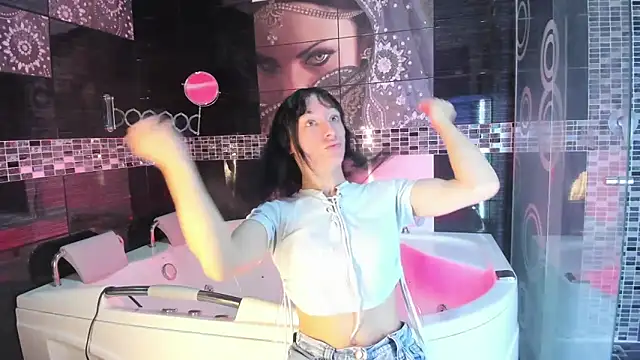 Snapshot of Small_Hot19 chatting on 8, 10, 2025 Small Hot19 online show from 8, 10, 2025