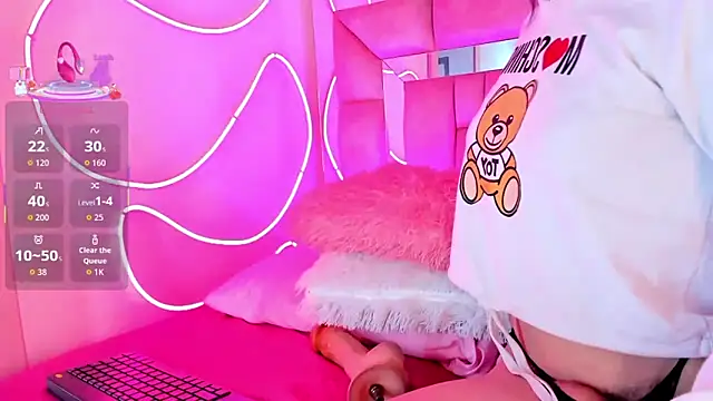 Snapshot of Small_Hot19 chatting on 25, 10, 2025 Small Hot19 online show from 25, 10, 2025