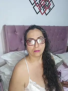 Snapshot of AlessandraLeroy chatting on 21, 2, 2026 AlessandraLeroy online show from 21, 2, 2026