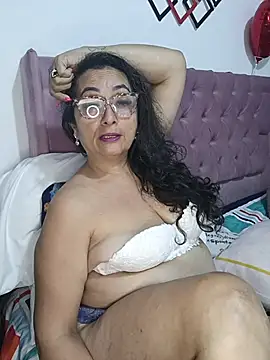 Snapshot of AlessandraLeroy chatting on 27, 2, 2026 AlessandraLeroy online show from 27, 2, 2026