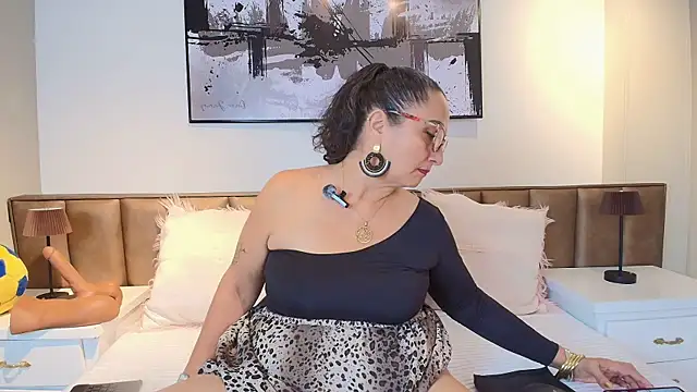 Snapshot of AlessandraLeroy chatting on 13, 6, 2026 AlessandraLeroy online show from 13, 6, 2026