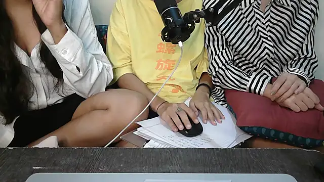 NaughtyThrouple007 online show from 12, 9, 2025