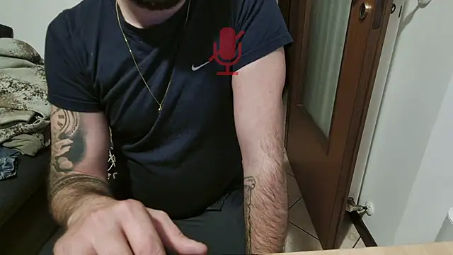 Snapshot of maialinofriuli chatting on 10, 10, 2025 maialinofriuli online show from 10, 10, 2025