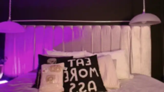 Zhally Dee online show from 17, 9, 2025