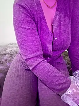 Snapshot of queen_belisima1 chatting on 28, 11, 2025 queen belisima1 online show from 28, 11, 2025