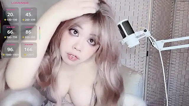 Snapshot of Cocobee chatting on 2, 12, 2025 Cocobee online show from 2, 12, 2025