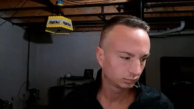 Snapshot of TheDaddy005 chatting on 20, 12, 2025 TheDaddy005 online show from 20, 12, 2025