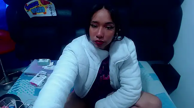 XxxReinaSexyBodyxxX777 online show from 11, 3, 2025