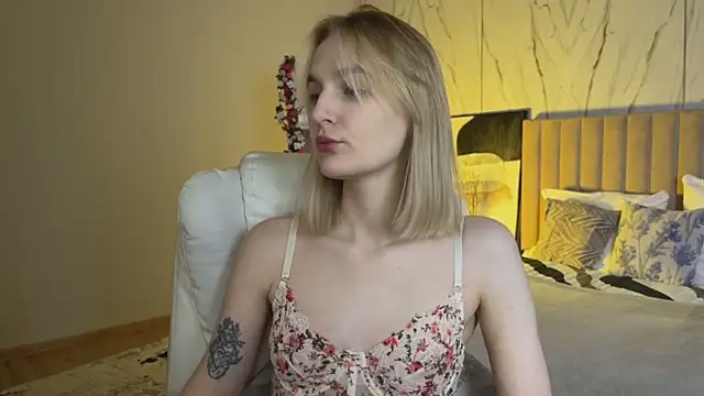  Vikky Moon  online show from 18, 4, 2026