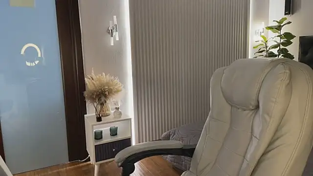 OhMyEmma online show from 4, 4, 2026