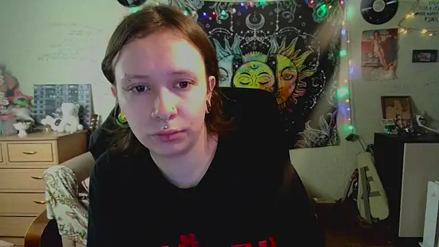 Snapshot of Lil_foxxx chatting on 10, 9, 2025 Lil foxxx online show from 10, 9, 2025