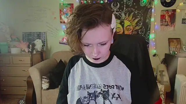 Snapshot of Lil_foxxx chatting on 19, 9, 2025 Lil foxxx online show from 19, 9, 2025