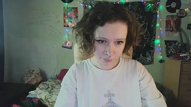 Snapshot of Lil_foxxx chatting on 18, 10, 2025 Lil foxxx online show from 18, 10, 2025