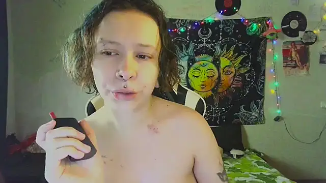 Snapshot of Lil_foxxx chatting on 10, 11, 2025 Lil foxxx online show from 10, 11, 2025