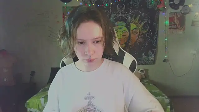 Snapshot of Lil_foxxx chatting on 4, 12, 2025 Lil foxxx online show from 4, 12, 2025