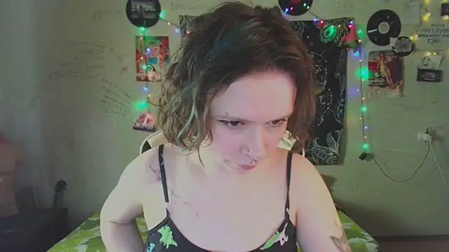 Snapshot of Lil_foxxx chatting on 5, 12, 2025 Lil foxxx online show from 5, 12, 2025