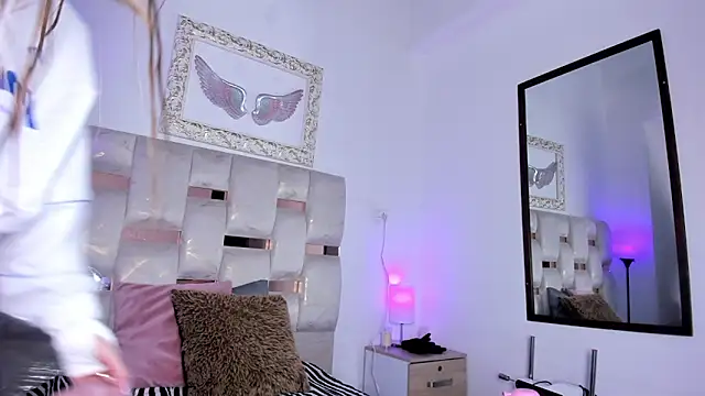 Lola Blondie online show from 2, 12, 2025