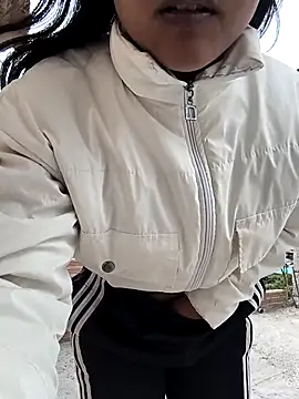 bella warzon online show from 5, 10, 2025