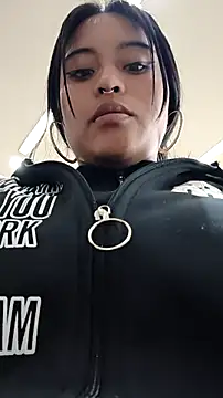 Snapshot of bella_warzon chatting on 17, 2, 2026 bella warzon online show from 17, 2, 2026