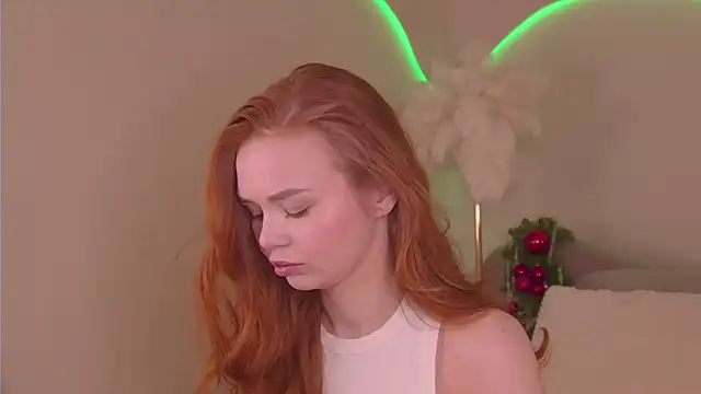 Snapshot of MiraBliss chatting on 16, 12, 2025 MiraBliss online show from 16, 12, 2025