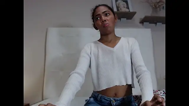 Snapshot of willow_smitt chatting on 13, 9, 2025 willow smitt online show from 13, 9, 2025