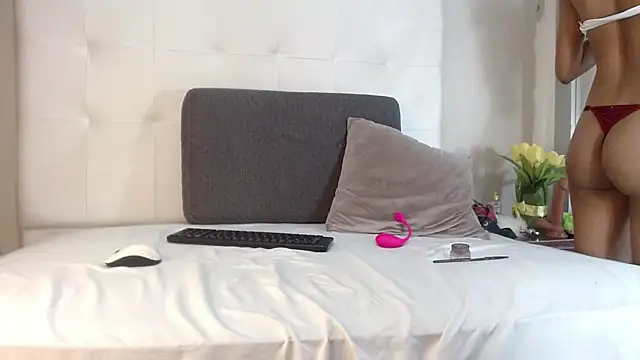 Snapshot of willow_smitt chatting on 9, 10, 2025 willow smitt online show from 9, 10, 2025