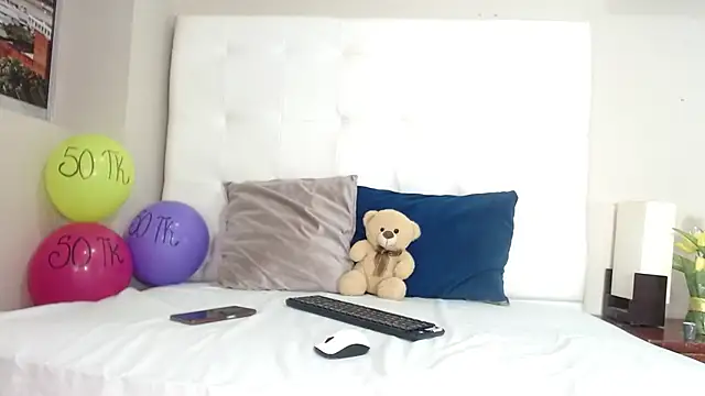 Snapshot of willow_smitt chatting on 25, 10, 2025 willow smitt online show from 25, 10, 2025