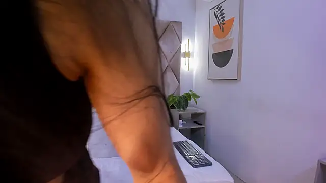 lucianasmith  online show from 13, 3, 2025