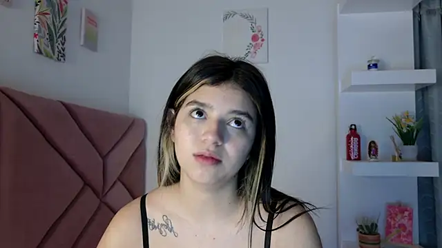 Snapshot of eva_sin18 chatting on 12, 10, 2025 eva sin18 online show from 12, 10, 2025