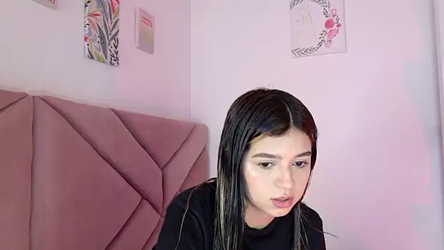 Snapshot of eva_sin18 chatting on 12, 10, 2025 eva sin18 online show from 12, 10, 2025
