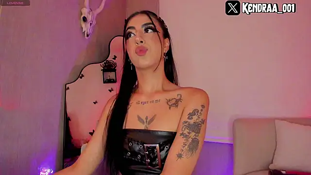 Snapshot of Kendramillerr_1 chatting on 3, 10, 2025 Kendramillerr 1 online show from 3, 10, 2025
