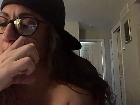 Snapshot of KittyKat_LoLo chatting on 10, 3, 2025 KittyKat LoLo online show from 10, 3, 2025