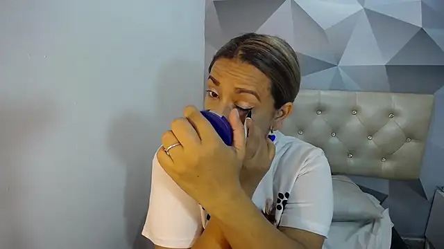 Milf-Prettyboobs online show from 16, 12, 2025