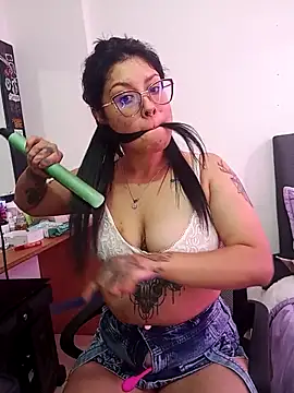 Snapshot of DaniPoison chatting on 19, 10, 2025 DaniPoison online show from 19, 10, 2025