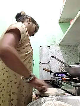 Hotty-Nidhi online show from 14, 9, 2025