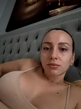 Snapshot of AlexisWhit chatting on 5, 10, 2025 AlexisWhit online show from 5, 10, 2025