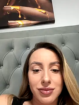 Snapshot of AlexisWhit chatting on 8, 10, 2025 AlexisWhit online show from 8, 10, 2025