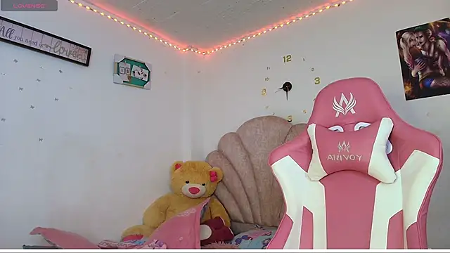 Snapshot of charlotte_walker1 chatting on 22, 4, 2026 charlotte walker1 online show from 22, 4, 2026