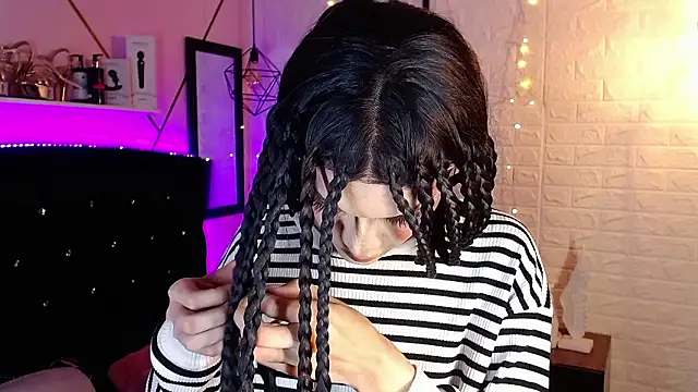 agatha rodriguez online show from 12, 1, 2026