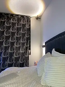 Lilith Thompson online show from 16, 10, 2025