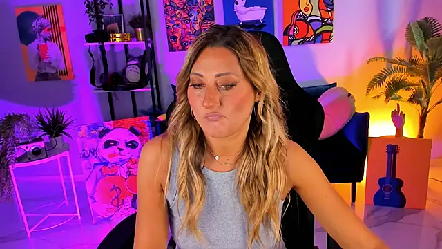 SarahAlluring online show from 24, 9, 2025