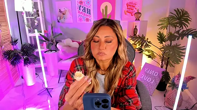 SarahAlluring online show from 25, 9, 2025