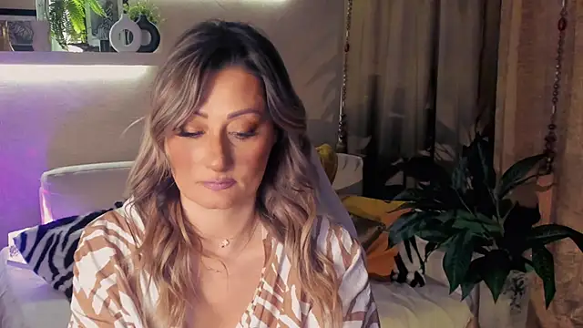 Snapshot of SarahAlluring chatting on 8, 5, 2026 SarahAlluring online show from 8, 5, 2026