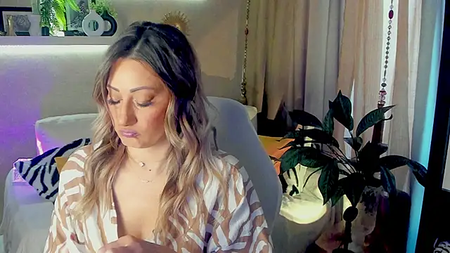 Snapshot of SarahAlluring chatting on 10, 5, 2026 SarahAlluring online show from 10, 5, 2026