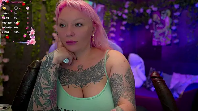 Snapshot of BlackedBarbie chatting on 4, 10, 2025 BlackedBarbie online show from 4, 10, 2025