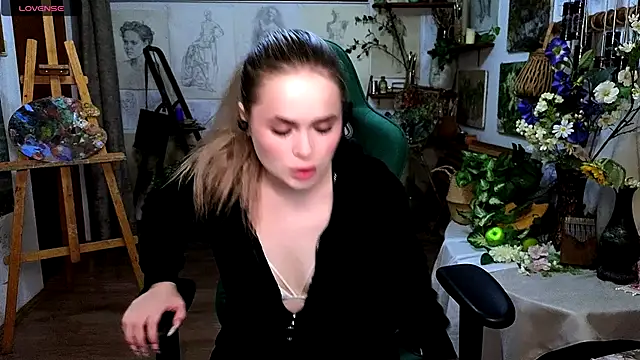 Snapshot of Jessi_Blonde chatting on 2, 10, 2025 Jessi Blonde online show from 2, 10, 2025
