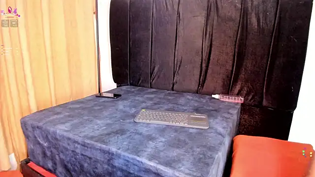 Maturecouple1 online show from 15, 4, 2026