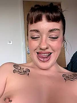 Snapshot of Petite_Juicy_Olive chatting on 9, 5, 2026 Petite Juicy Olive online show from 9, 5, 2026